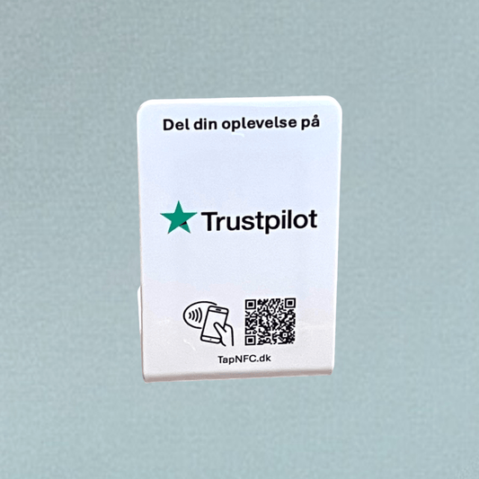 Anmeld os på Trustpilot bordstander med NFC og QR kode - TapNFC ApS